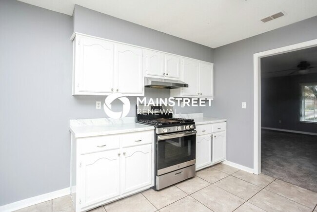 Building Photo - 4 Bedroom Pet-Friendly Home in Horn Lake, MS with Main Street Renewal