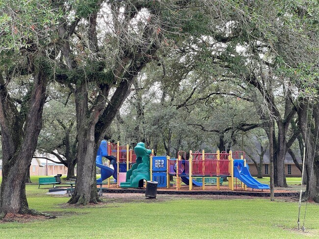 Building Photo - 102 Beauregard St