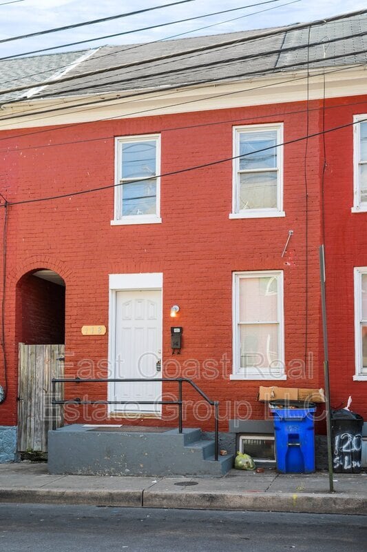 Primary Photo - 118 S Locust St