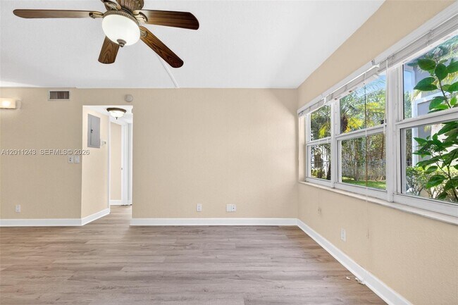 Building Photo - 1028 Twin Lakes Dr