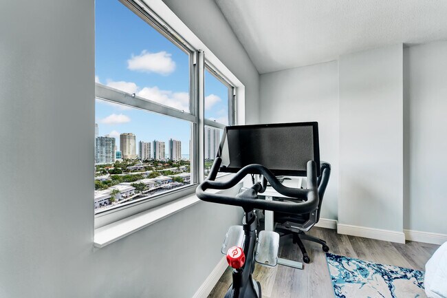 Building Photo - 400 Kings Point Dr