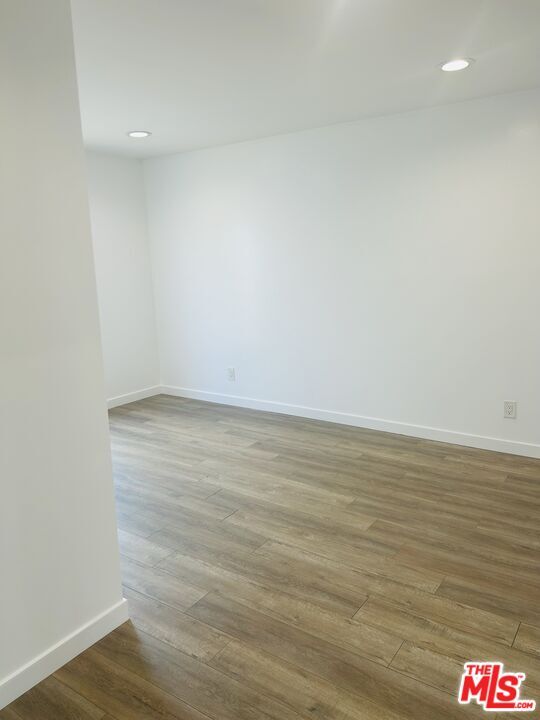 Building Photo - 5722 1/2 S Manhattan Pl