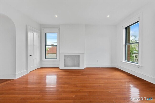 Building Photo - 46 Trumbull St