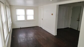 Building Photo - 824 16th St