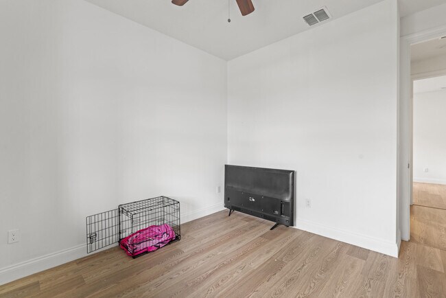 Building Photo - 8906 Dahlia Cir