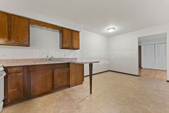 Building Photo - 515-25 N Highview Ave