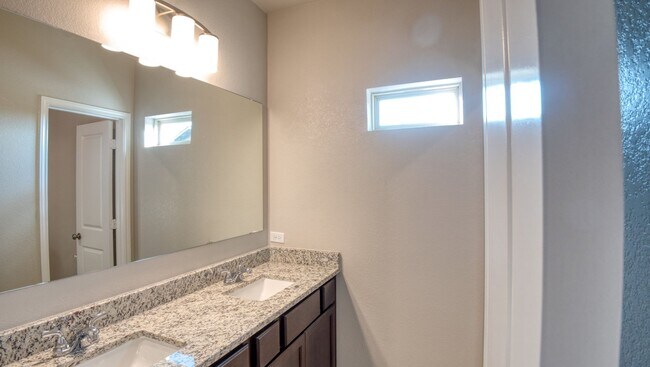 Building Photo - Spacious Townhome Available Now!