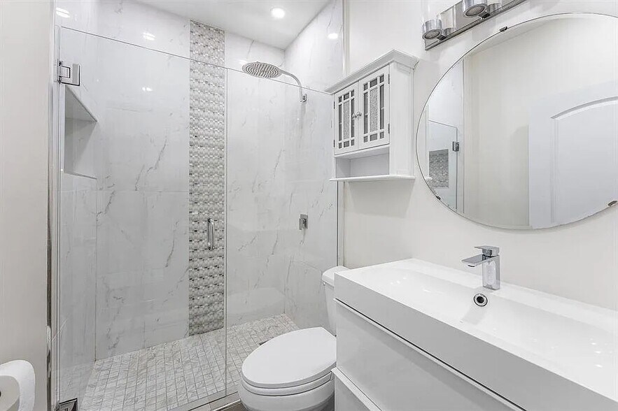 Building Photo - 20 S Lakeshore Dr