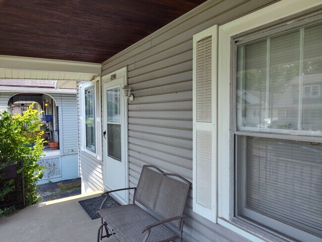 Building Photo - 5423 Rolston Ave