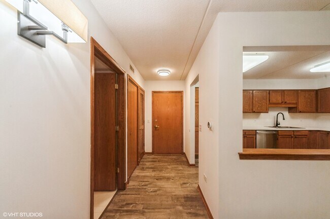 Building Photo - 5360 N Lowell Ave