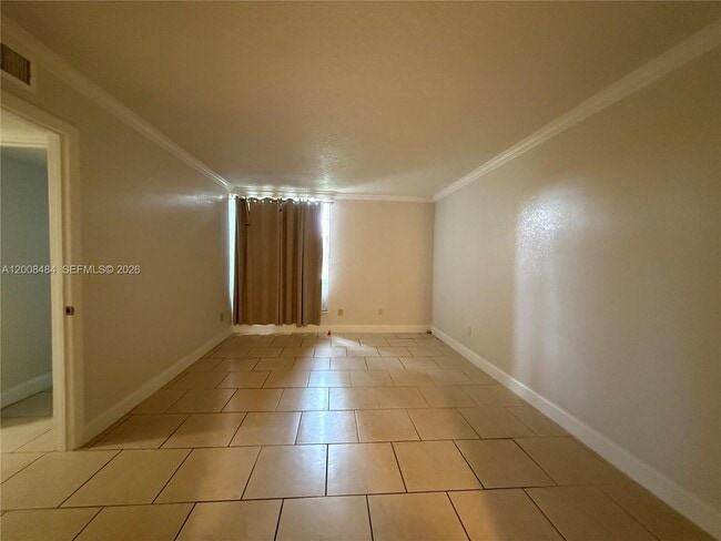 Building Photo - 9140 Fontainebleau Blvd