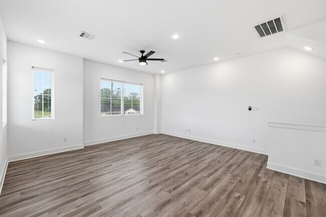 Building Photo - 1404 Mansfield St