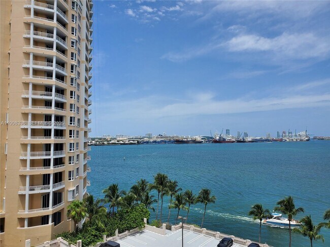 Building Photo - 540 Brickell Key Dr