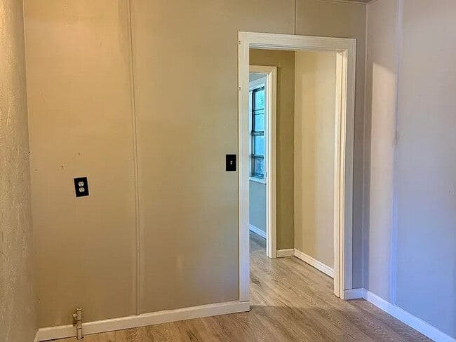 Building Photo - Beautiful 5 bed property to rent