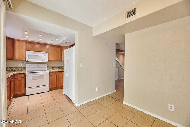 Building Photo - 1402 E Osborn Rd