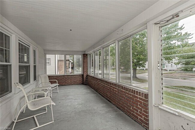 Building Photo - Lakefront 4-Bedroom Home for Rent in Euclid, OH