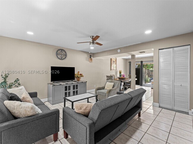 Building Photo - 3609 Townhouse Ct