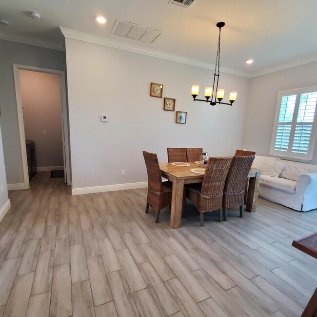 Building Photo - 2161 SE Sunflower St