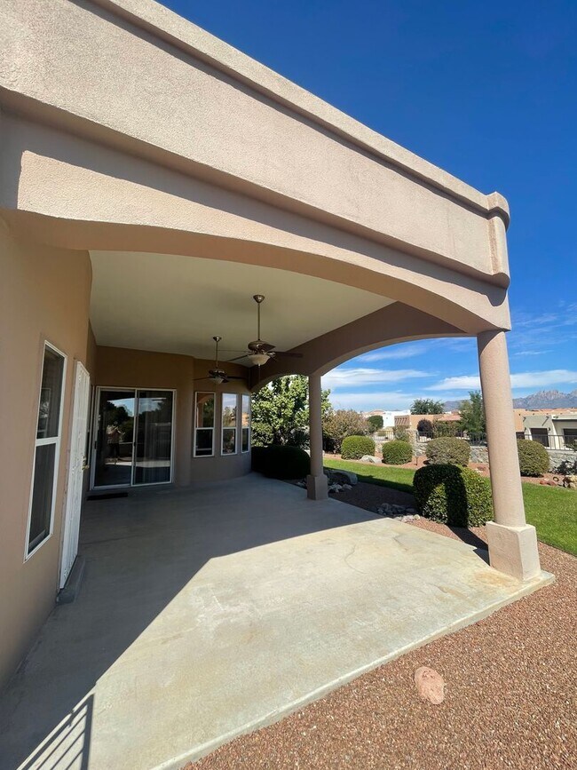 Building Photo - Gorgeous Home in Sonoma Ranch off Golf Club Rd!