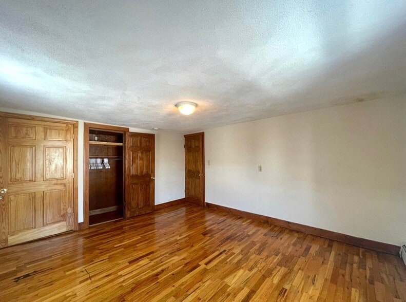 Building Photo - 585 Somerville Ave