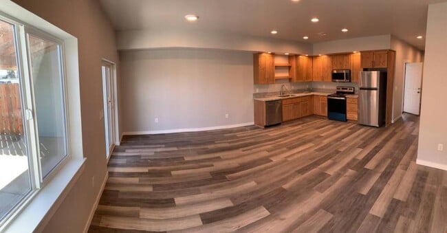 Building Photo - 3215 S 12th St