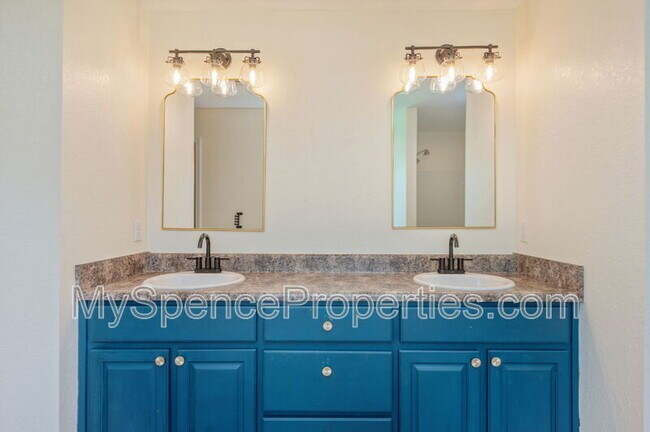Building Photo - 618 Territory Ln