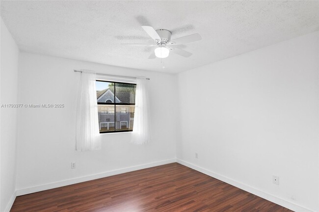 Building Photo - 10381 SW 150th Ct