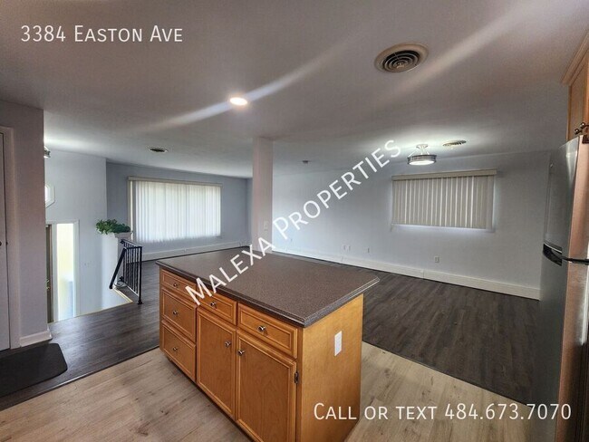 Building Photo - 3384 Easton Ave