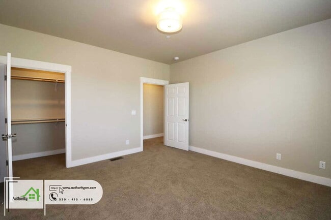 Building Photo - 6677 Bandito Dr