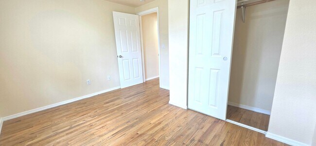 Building Photo - Lynnwood Bungalow 2BD/1BA $2295.00