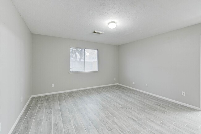 Building Photo - 7815 Barnhill Dr