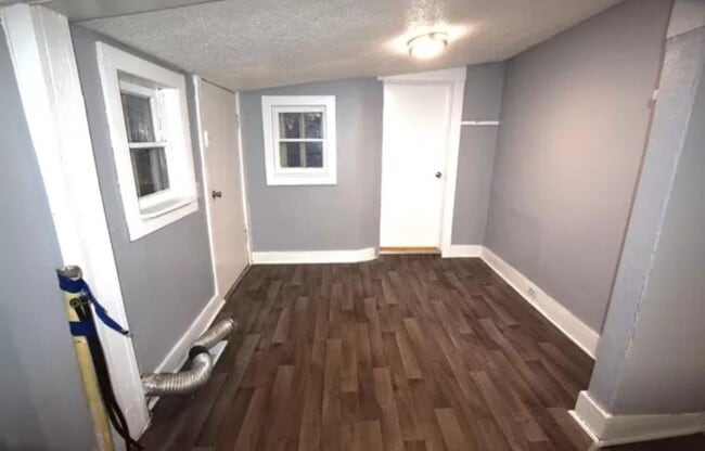 Building Photo - Beautiful Three Bedroom!