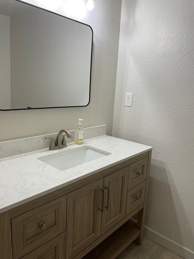 Building Photo - Newly Remodeled 2 Bedroom 1 Bath Duplex-Be The First to Make it Your Home