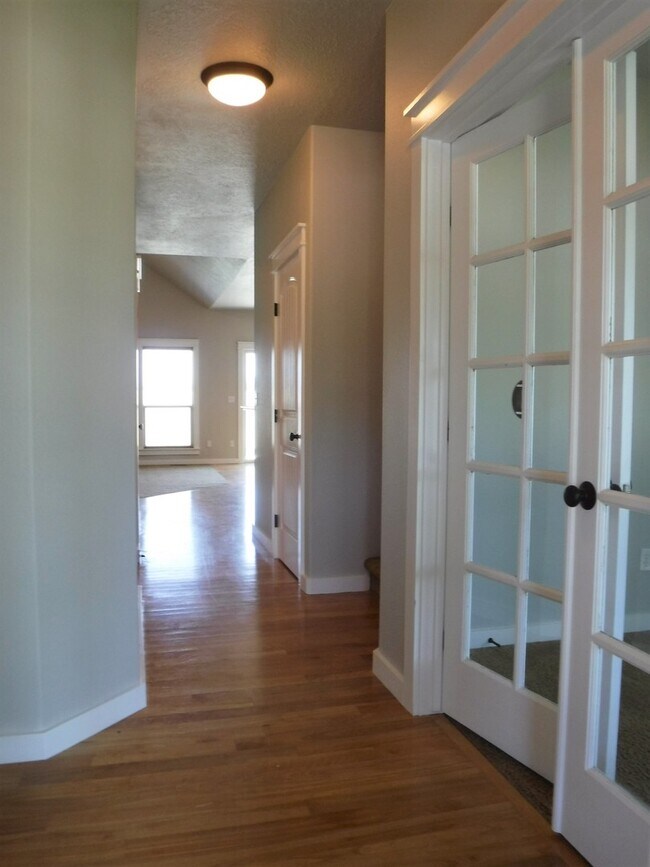 Building Photo - Beautiful 3 bed 2.5 bath home in the Cobblefield Crossing Subdivision in Meridian.