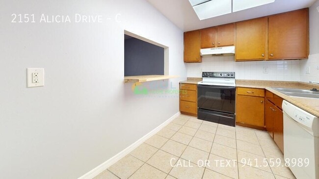 Building Photo - 2151 Alicia Dr