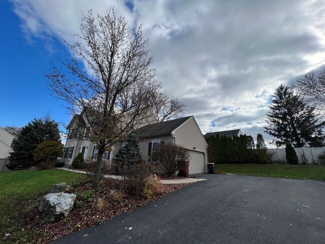 Building Photo - Available NOW 3BR HOME in Whitehall, PA!