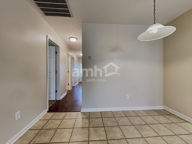 Building Photo - 2043 Cripplecreek Dr