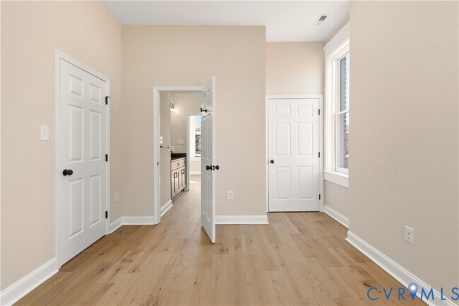 Building Photo - 316 W Clay St