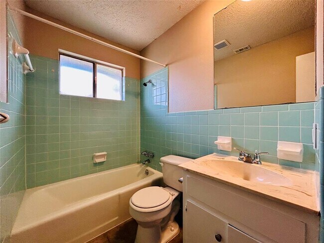 Building Photo - 1508 Thornridge Rd