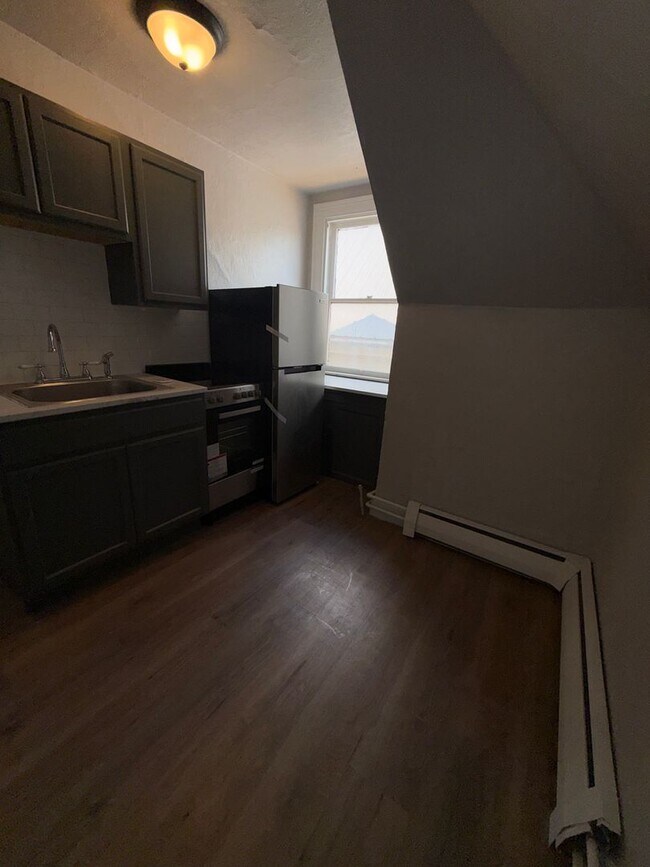 Building Photo - 826 Collins St