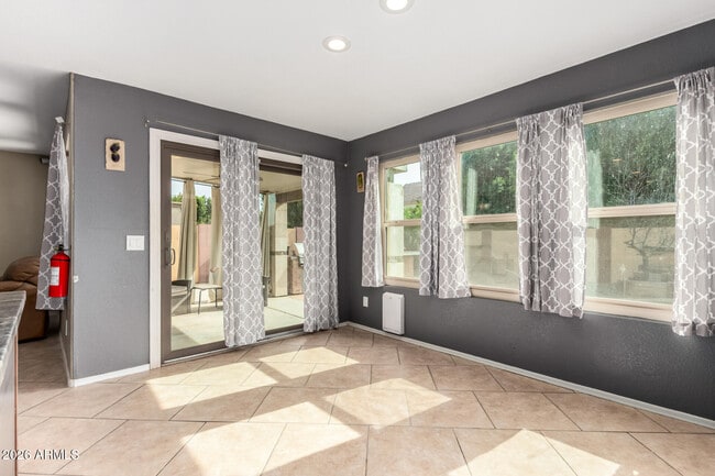 Building Photo - 2425 E Westchester Dr