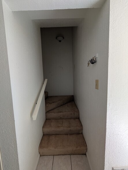 Building Photo - 1644 Lomaland Dr