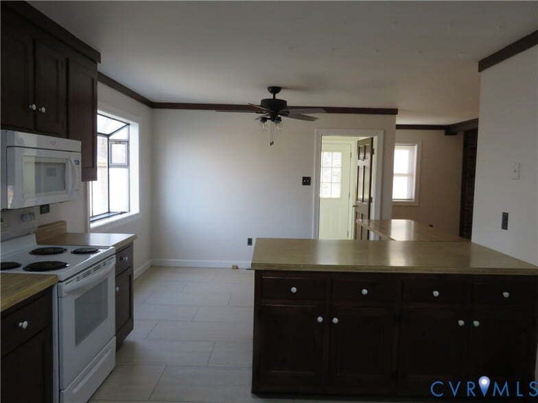 Building Photo - 4261 Old Buckingham Rd