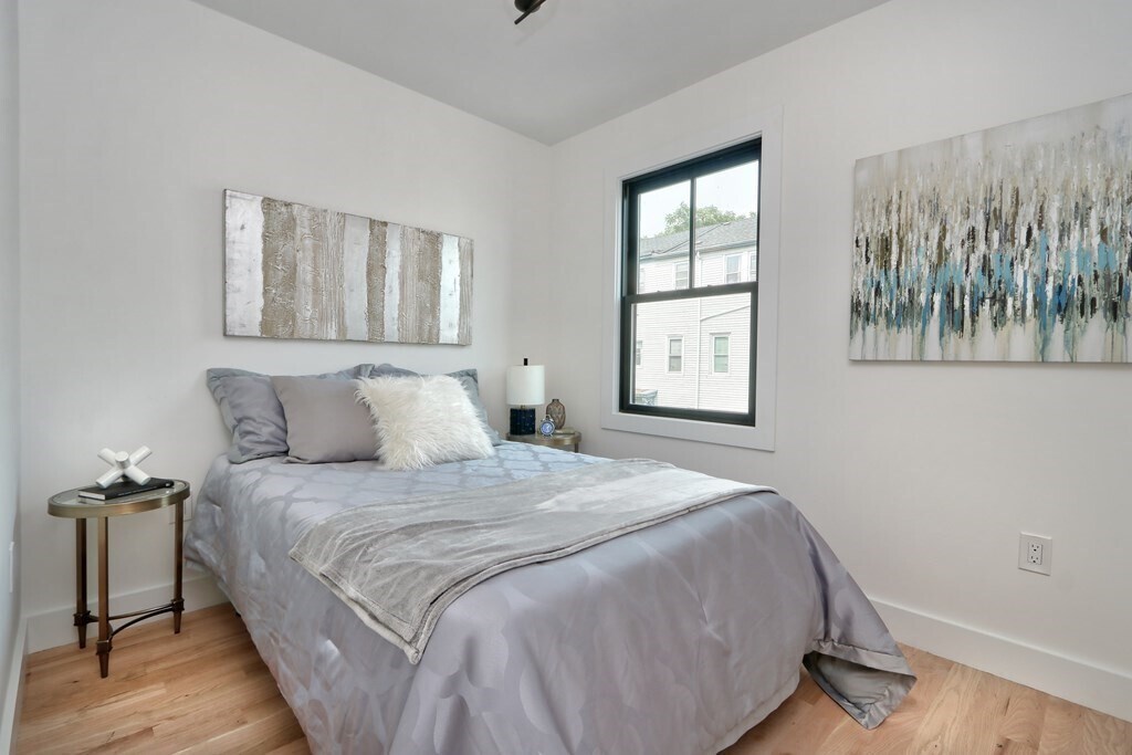 Building Photo - 74 Brooks St