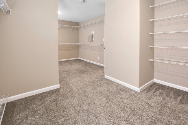 Building Photo - Pet Friendly Four Bedroom!