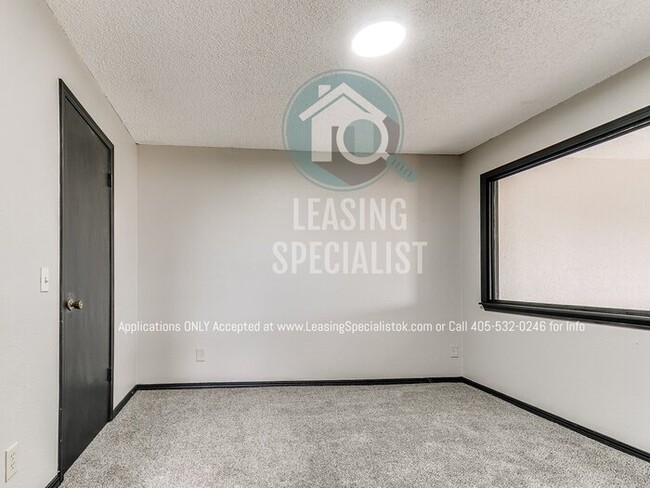 Building Photo - Spacious Updated 3 Bed 2 bath Home