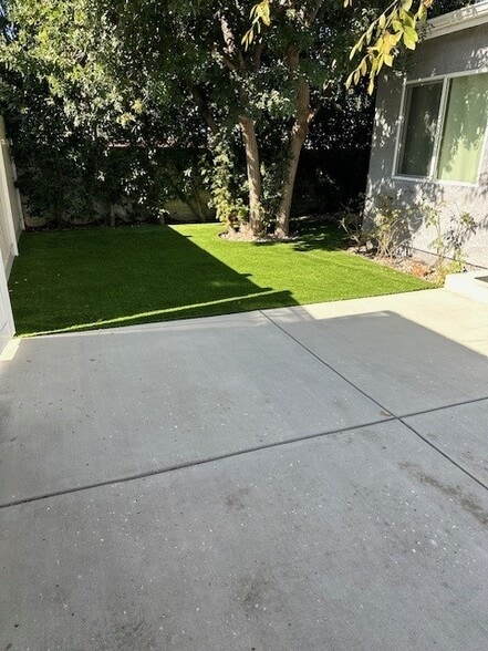 Building Photo - 1419 W 216th St