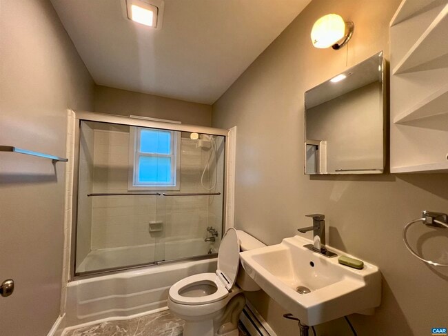 Building Photo - 2525 Woodland Dr