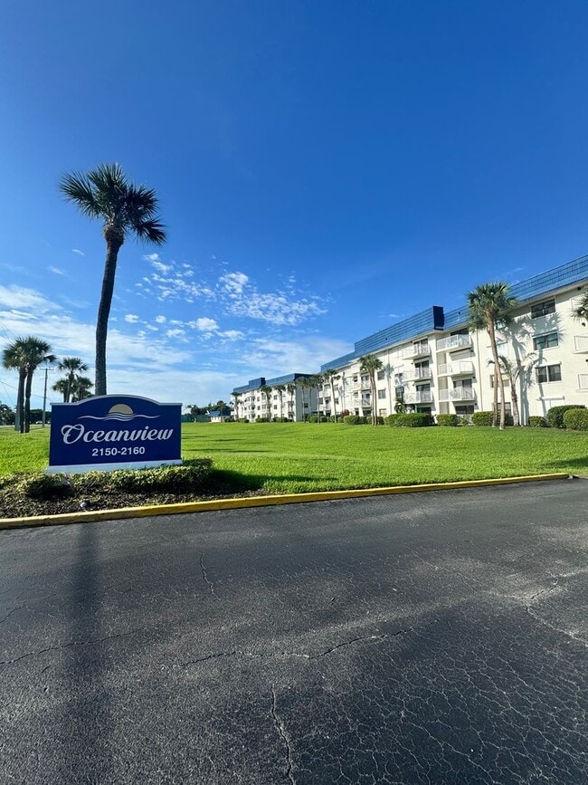 Building Photo - Live the ultimate beachside lifestyle!