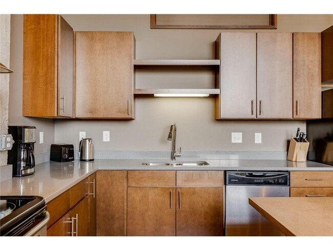 Building Photo - 730 N Washington Ave